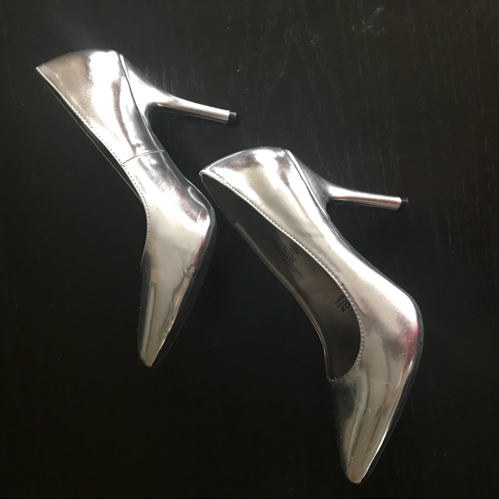 Worn once silver heels!!!